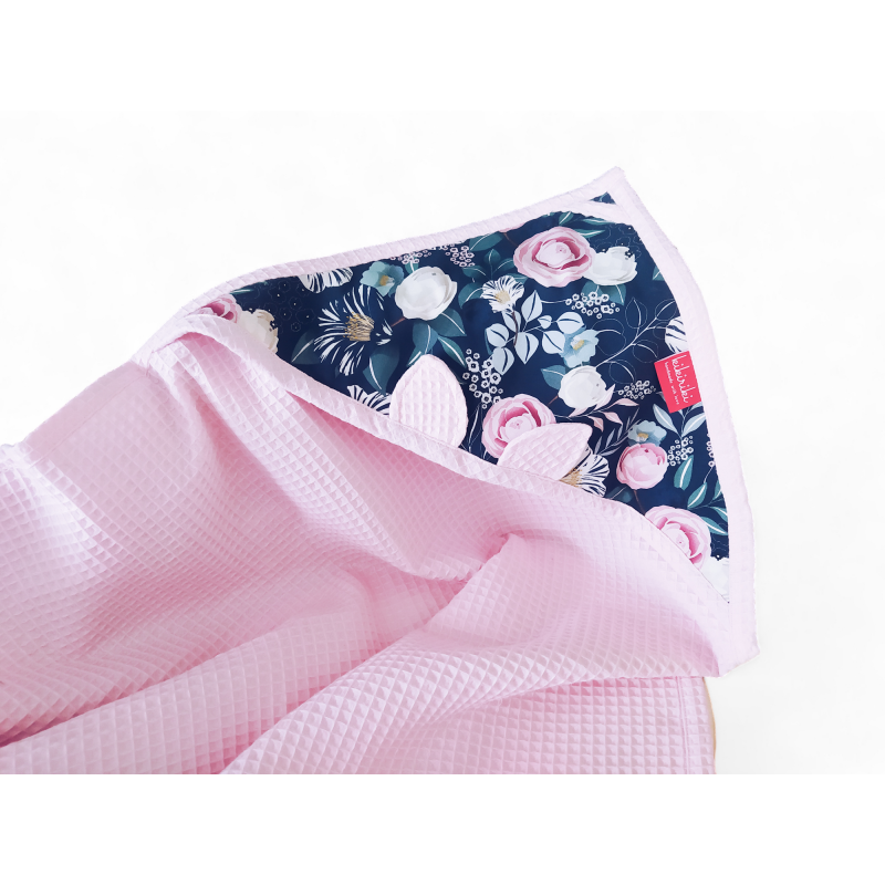 Ręcznik z kapturkiem bawełna wafelek 100x100 kwiaty na granacie jasny różowy